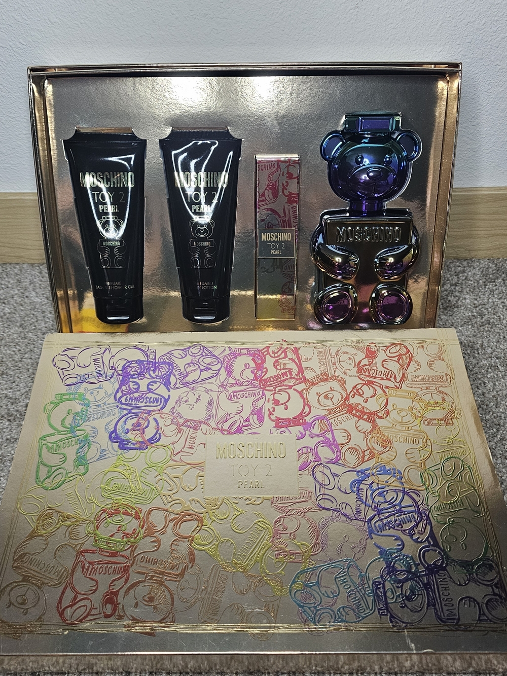 Moschino Toy 2 Pearl Rainbow Gift Set - Iridescent